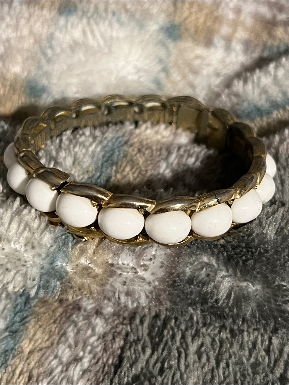 Vintage Trifari oval lucite cabochon clasp bangle bracelet